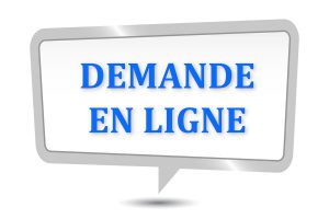 pancarte avec une écriture demande en ligne
