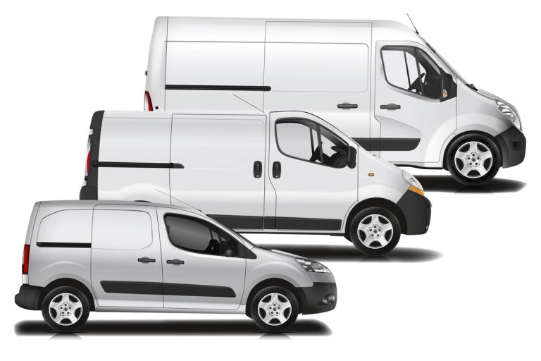 3 modèles différents de véhicules utilitaires blancs
